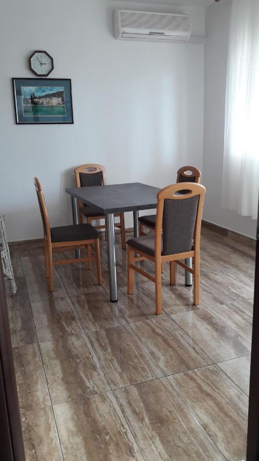 Apartmani S Dvije Spavace Sobe 4 Osobe セルツェ エクステリア 写真