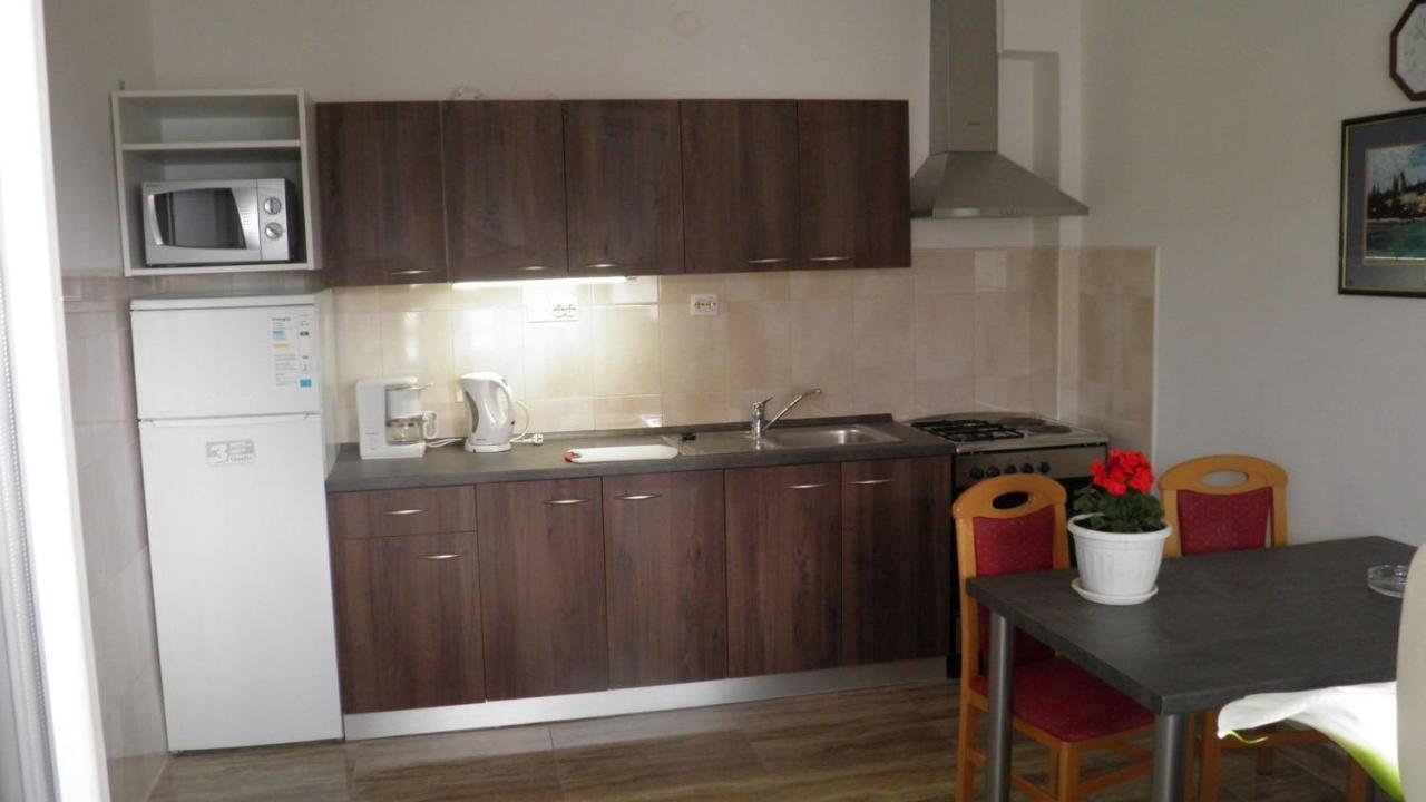 Apartmani S Dvije Spavace Sobe 4 Osobe セルツェ エクステリア 写真