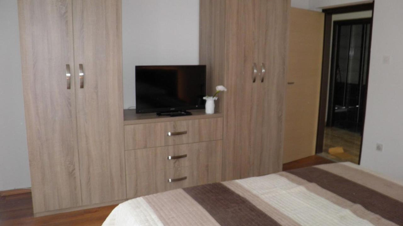 Apartmani S Dvije Spavace Sobe 4 Osobe セルツェ エクステリア 写真