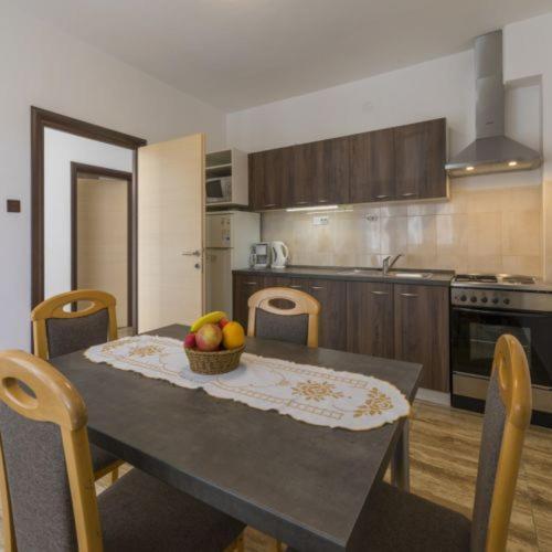 Apartmani S Dvije Spavace Sobe 4 Osobe セルツェ エクステリア 写真